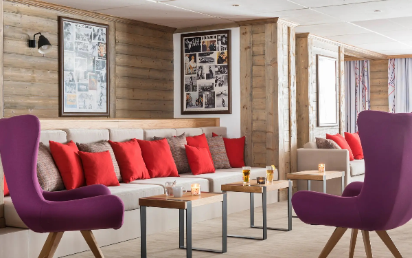 Bar at Club Med Arcs Extrême Bar at Club Med Arcs Extrême