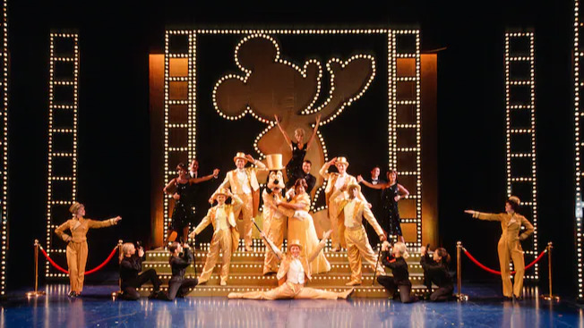 Spectacle "The Golden Mickeys" sur le Disney Wonder Spectacle "The Golden Mickeys" sur le Disney Wonder