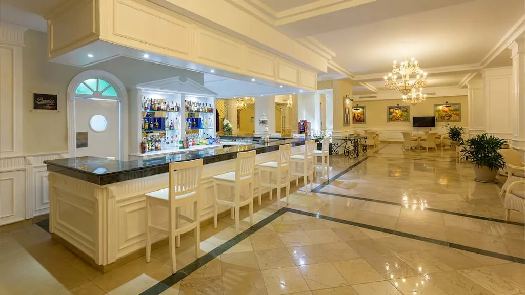 Un bar au Eurostars Grand Cayacoa Samana avec Voyages Aqua Terra