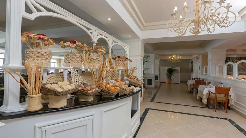 Un restaurant au Eurostars Grand Cayacoa Samana avec Voyages Aqua Terra