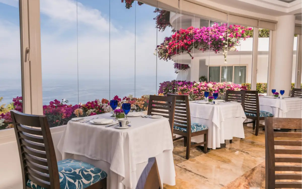 Restaurant au Grand Miramar All Luxury Suites & Residence