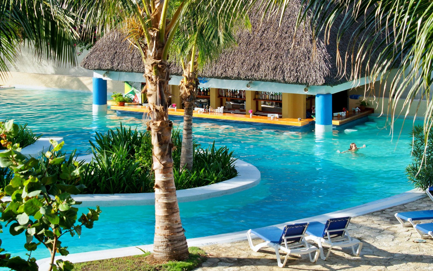 El Macao swiming pool and bar