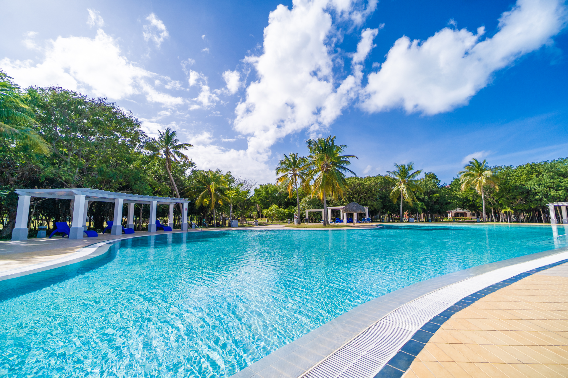 Blue pool at Resonance Blu Varadero Cuba with Voyages Aqua Terra