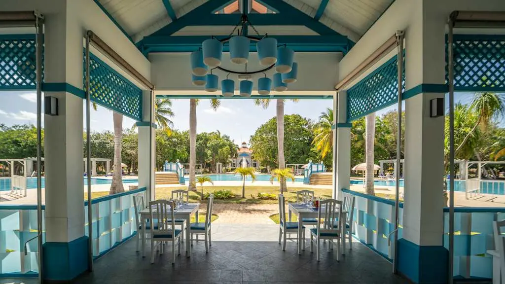 A dinner at Resonance Blu Varadero Cuba with Voyages Aqua Terra