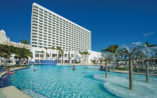 Pool at Riu Palace Antillas