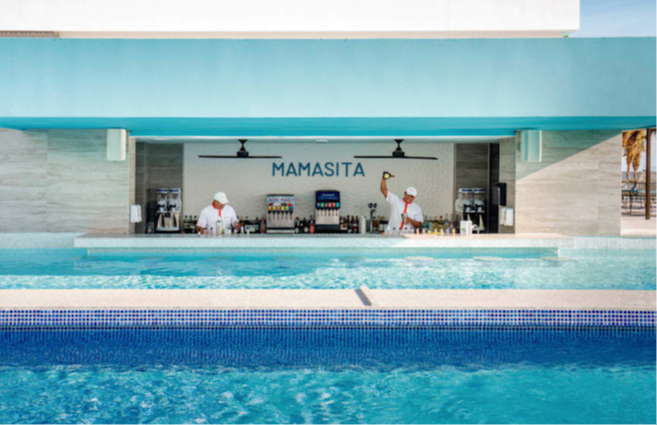 Riu Palace Kukulkan Zone Hôtelière de Cancun au Mexique Boulevard Kukulkan bar immergé à la piscine