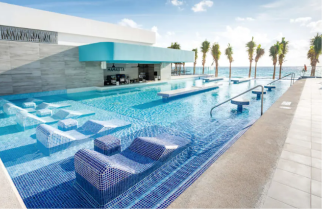 Riu Palace Kukulkan Cancun Hotel Zone Mexico Boulevard Kukulkan swimming pool with swim-up bar and sea view